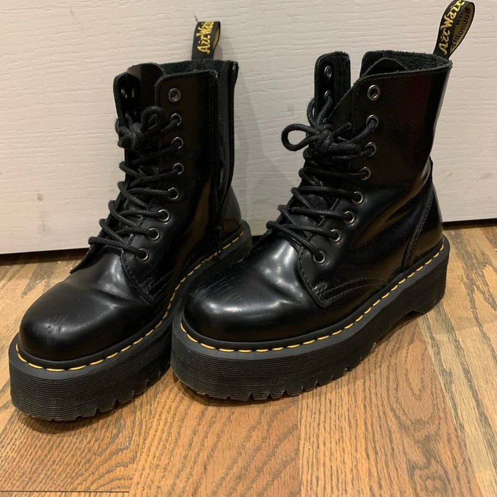 Jadon Smooth Leather Platform Dr. Martens